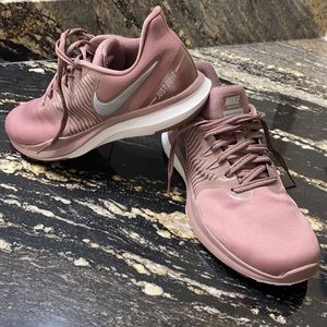 Nike Women’s Sneakers 8.5